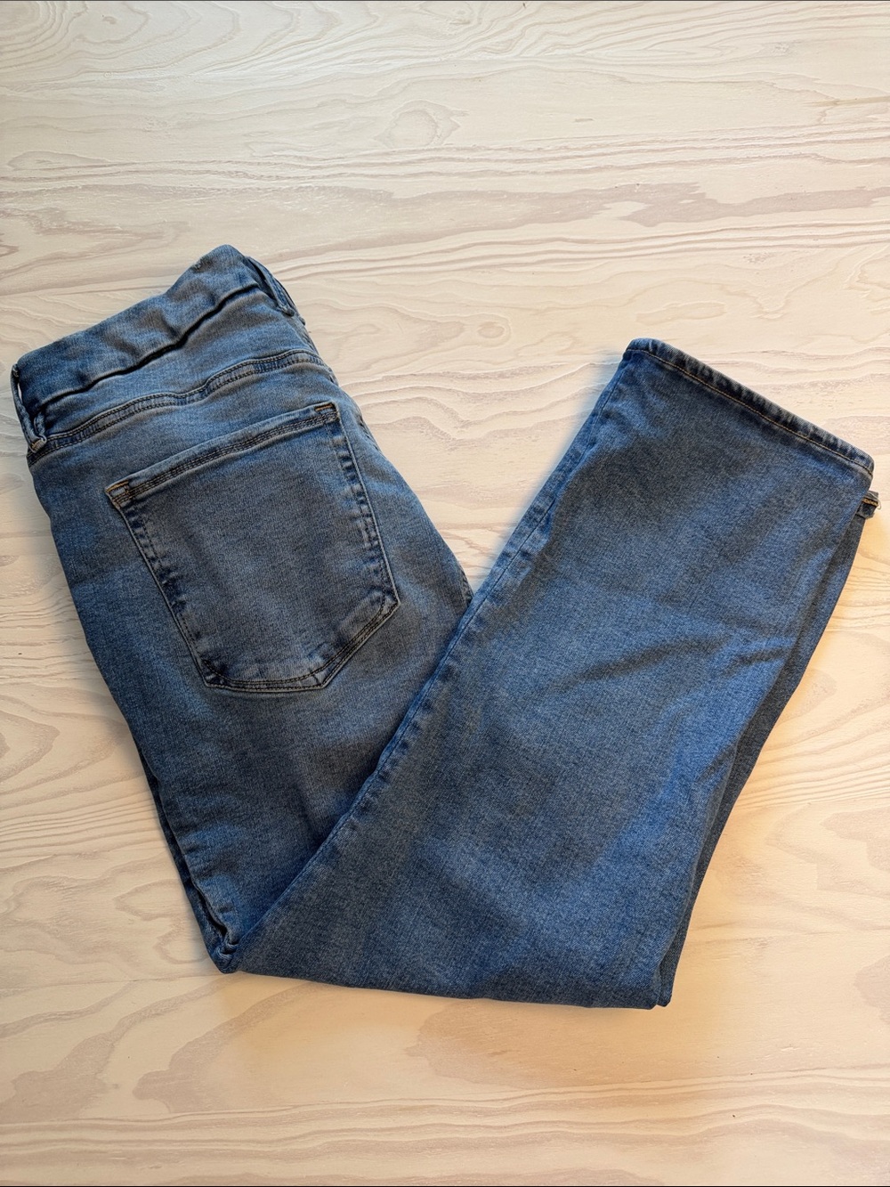 Good American Women’s Classic Mid-Rise Petite Blue Jeans